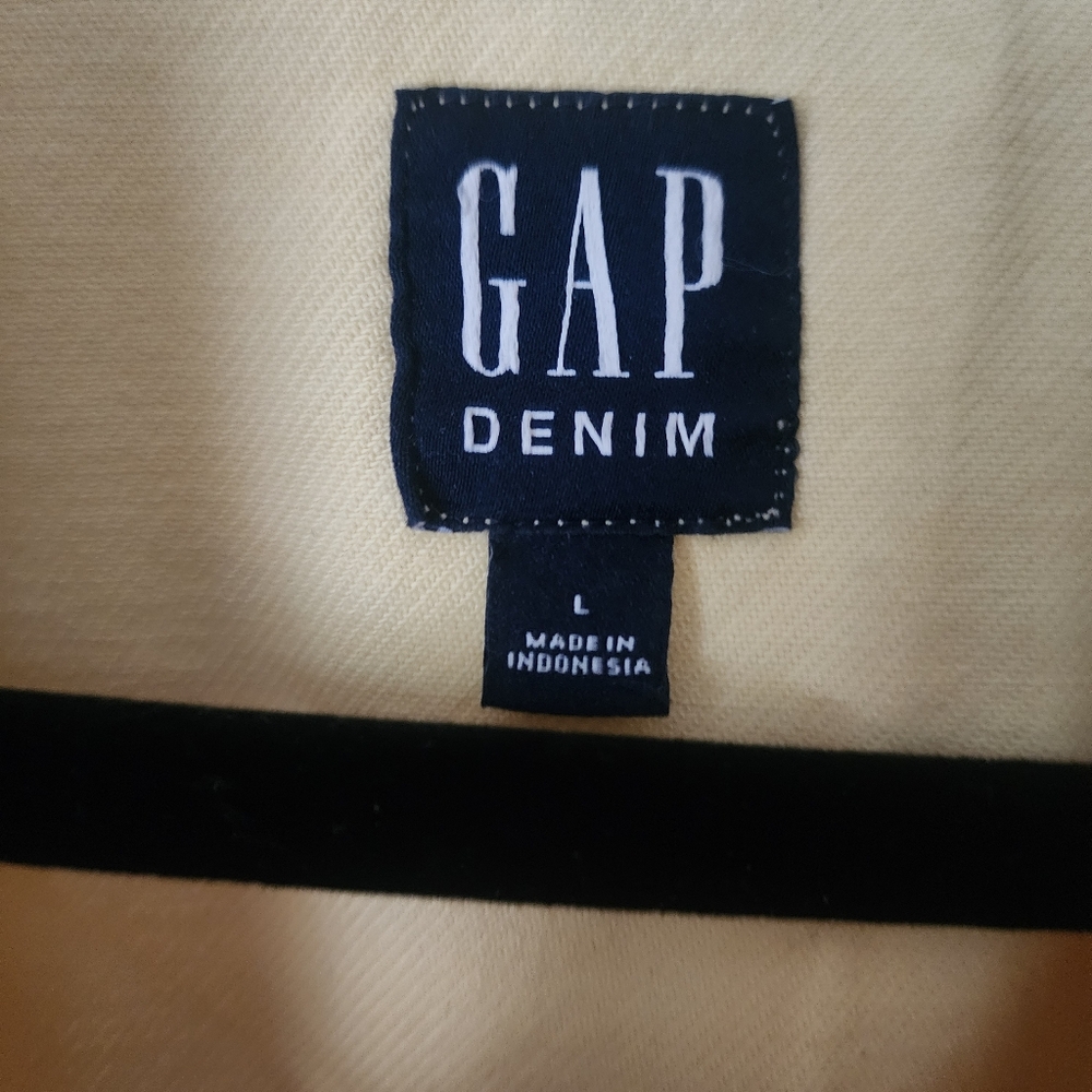 GAP .Cream Yellow Denim Jacket with Gold Logo .pit To Pit 22" - Picture 5 of 6